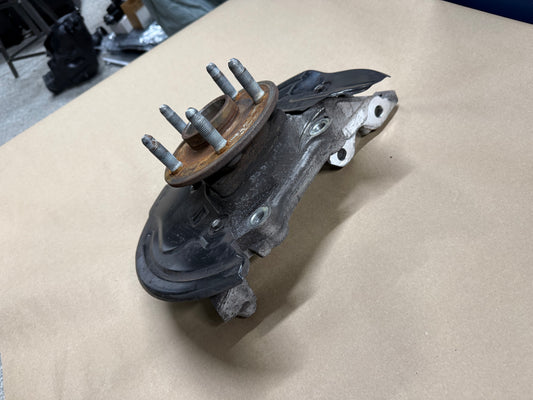 2010-2015 Chevrolet Camaro SS LH Driver Front Spindle Knuckle Hub GM