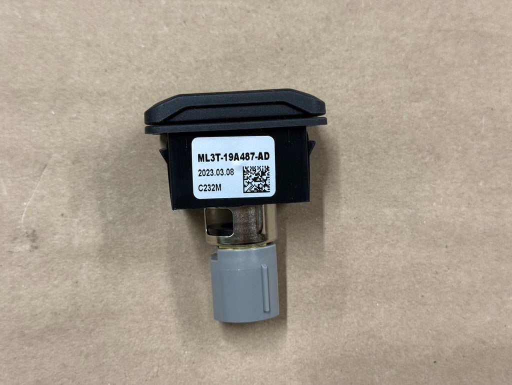 2021-2025 Ford F-150 F-250 F-350 12V Power Outlet Socket ML3T-19A487-AD