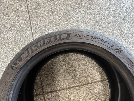 Michelin Pilot Sport 4 S 255/40/ZR19 Tire