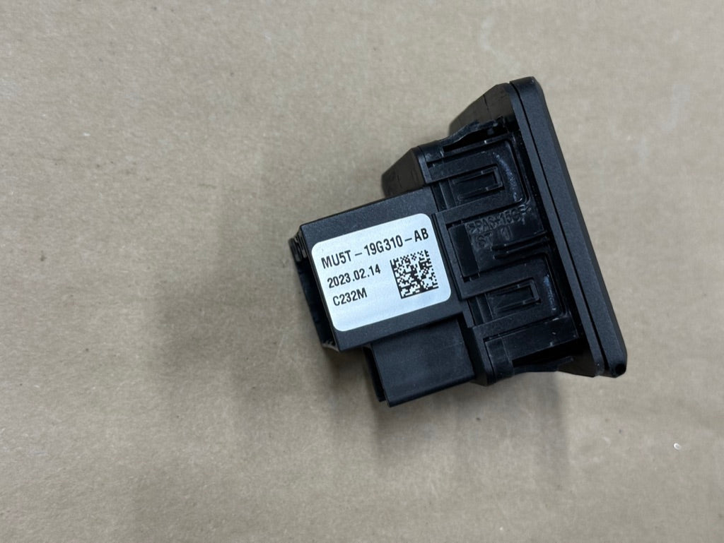 2023-2025 Ford F-250 F-350 Super Duty 120V AC 400W Outlet MU5T-19G310-AB