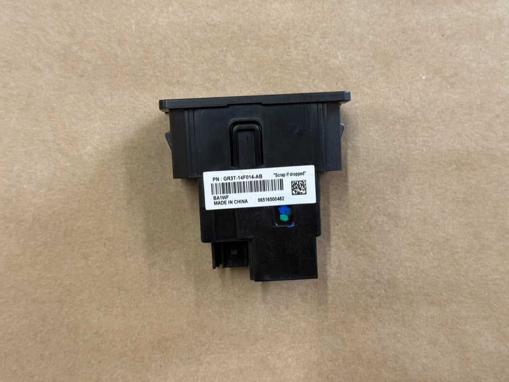 Ford Mustang USB Port OEM 16-17