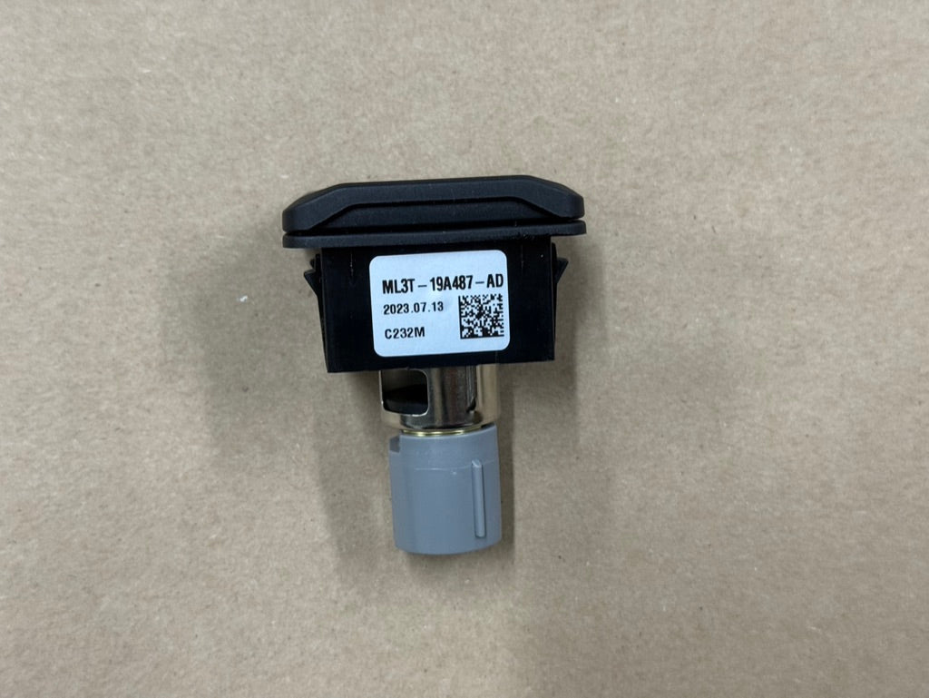 2021-2026 Ford F-150 F-250 F-350 12V Power Outlet Socket ML3T-19A487-AD