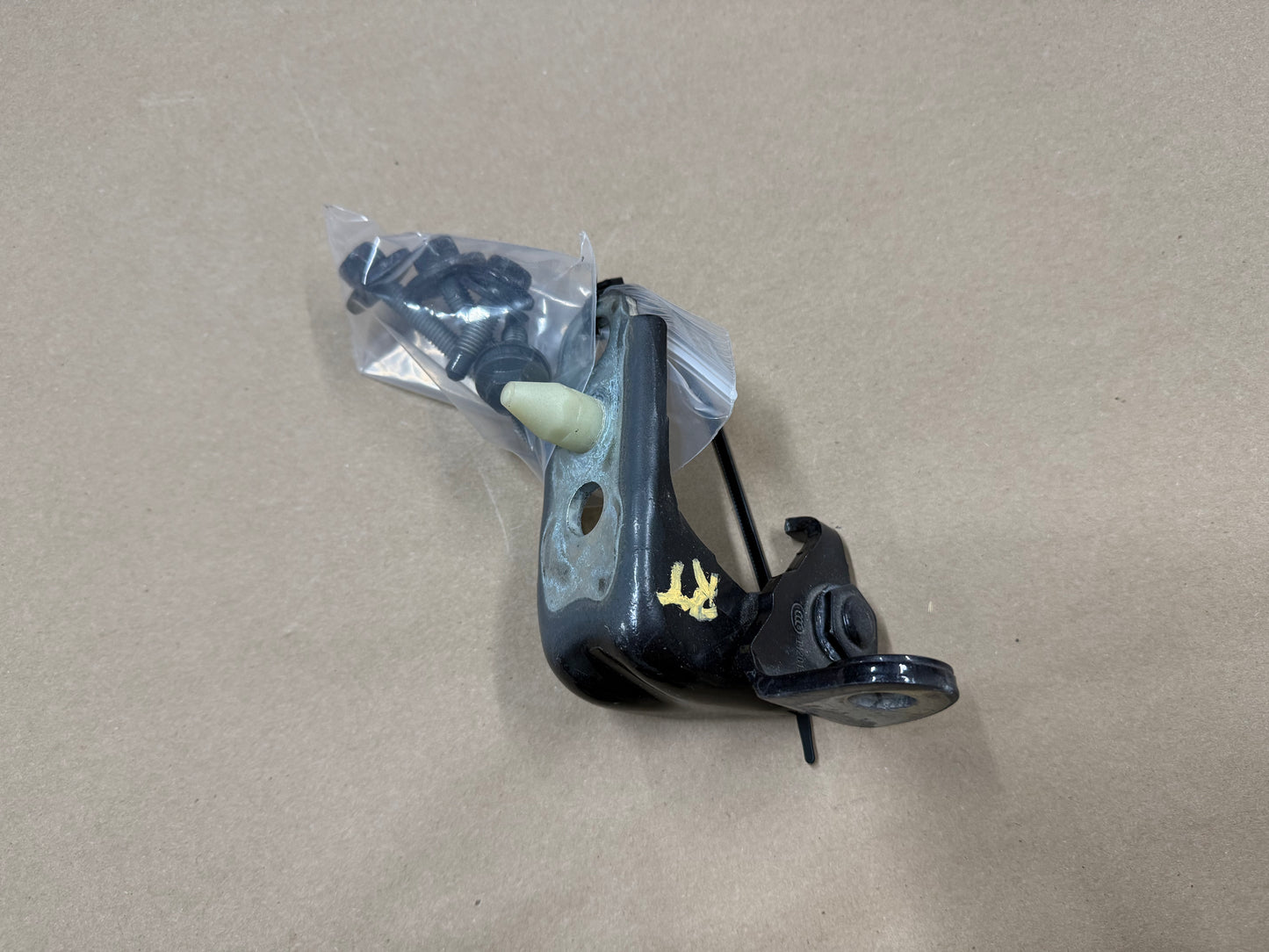 2015-2023 Ford Mustang GT GT500 GT350 Door Hinges RH Pass. Upper Lower "HY"