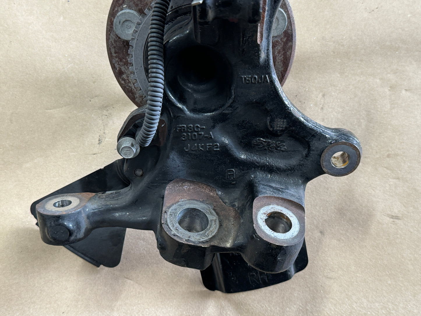 2015-2020 Ford Mustang PP1 GT RH Passenger Side Front Spindle Knuckle Hub - OEM