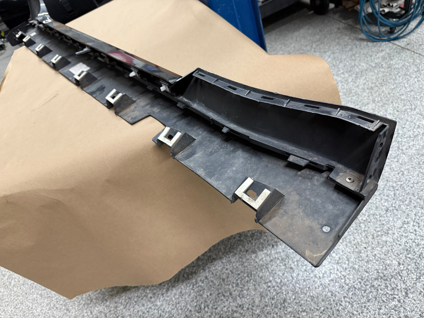 2015-2023 Ford Mustang GT V6 Side Skirt Molding LH Driver Side "J7"