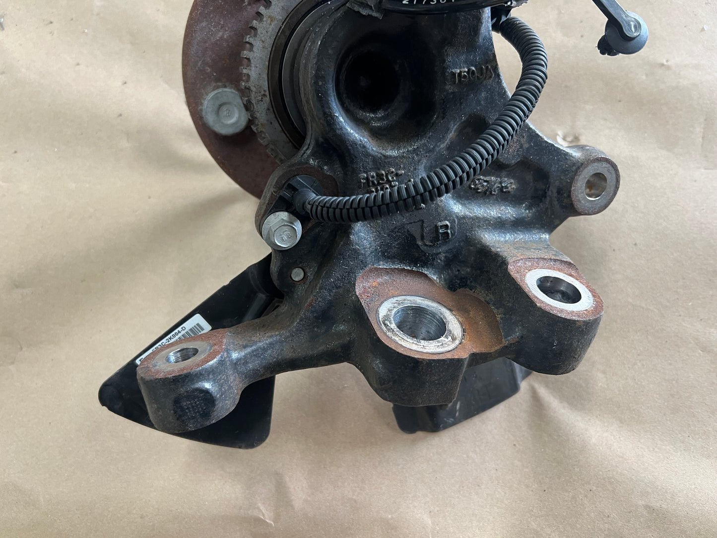 2015-2020 Ford Mustang 5.0L GT RH Passenger Side Front Spindle Knuckle Hub PP1