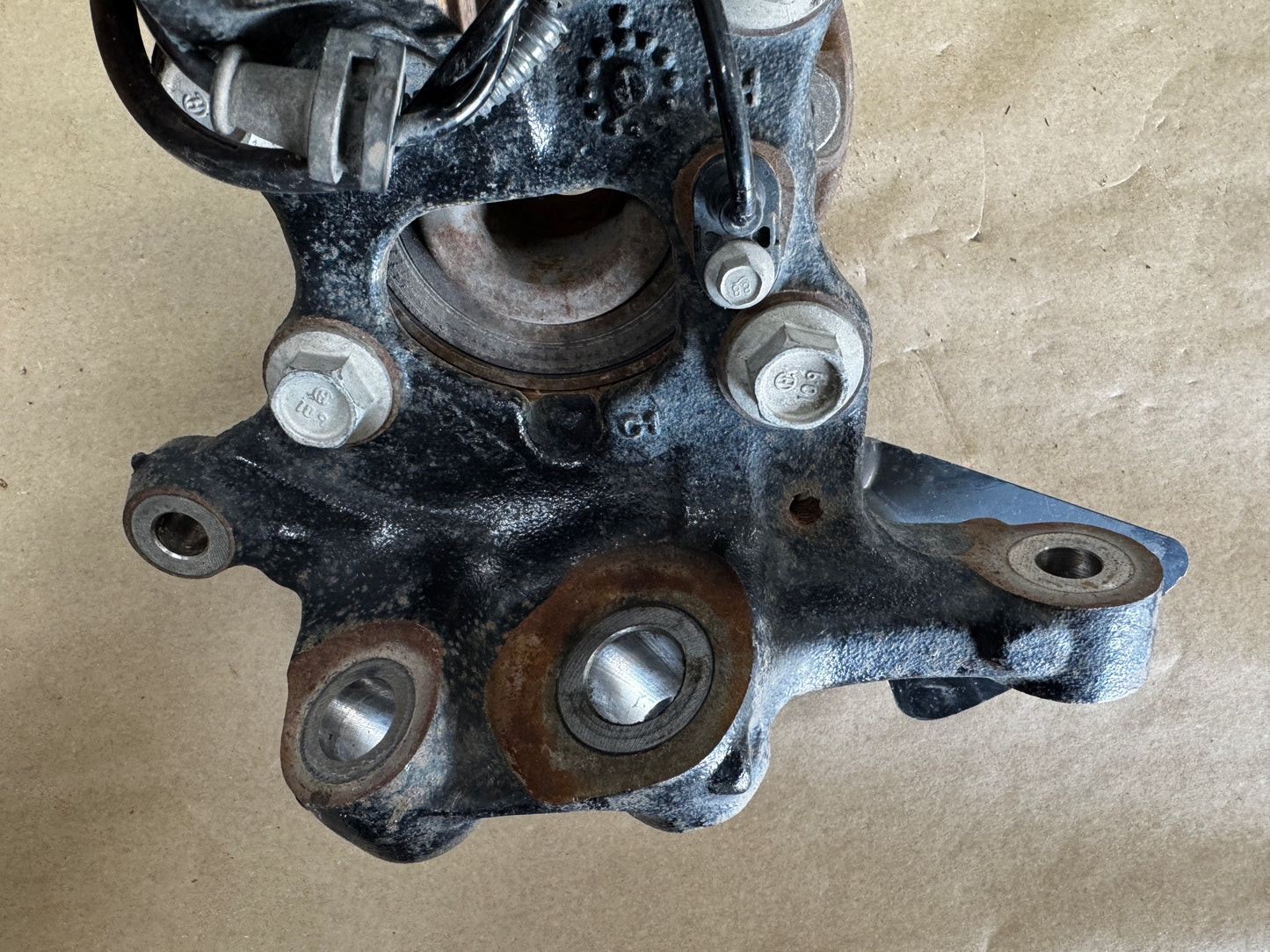 2024-2026 Mustang GT LH Driver Side Front Spindle Knuckle Hub 11k Miles