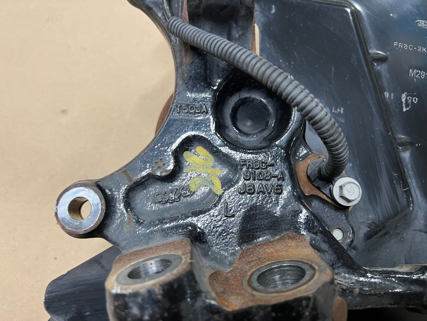 2015-2020 Ford Mustang 5.0L GT LH Driver Side Front Spindle Knuckle Hub