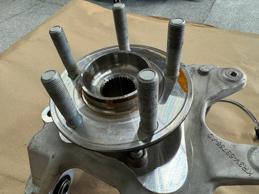 2020-2022 Ford Mustang GT500 CFTP RH Passenger Side Rear Spindle Knuckle Hub 699 mi