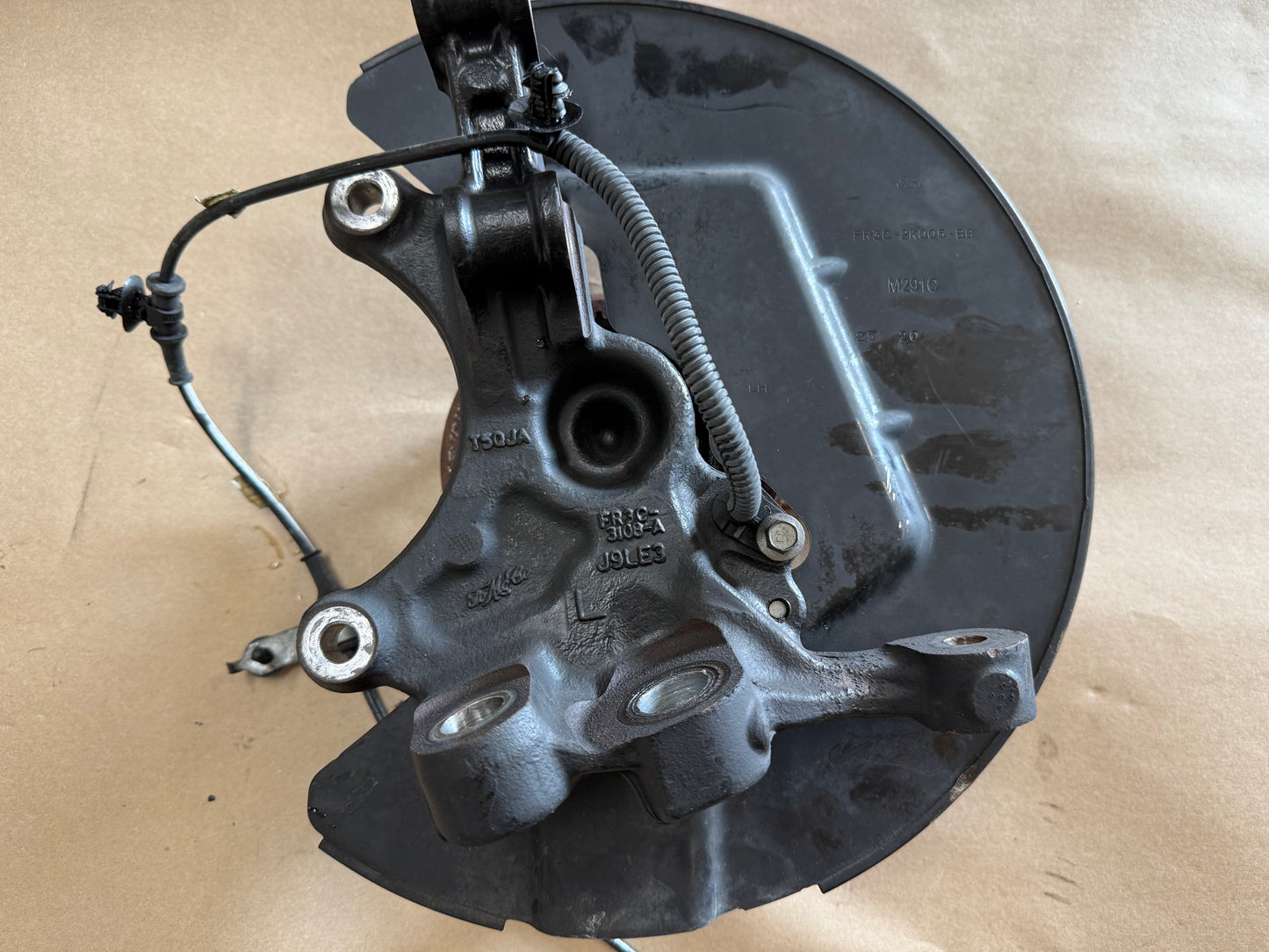 2015-2020 Ford Mustang 5.0L GT LH Driver Side Front Spindle Knuckle Hub