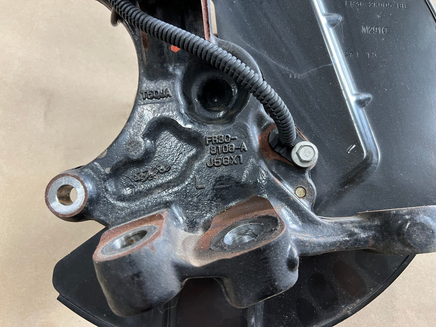 2015-2020 Ford Mustang 5.0L GT LH Driver Side Front Spindle Knuckle Hub