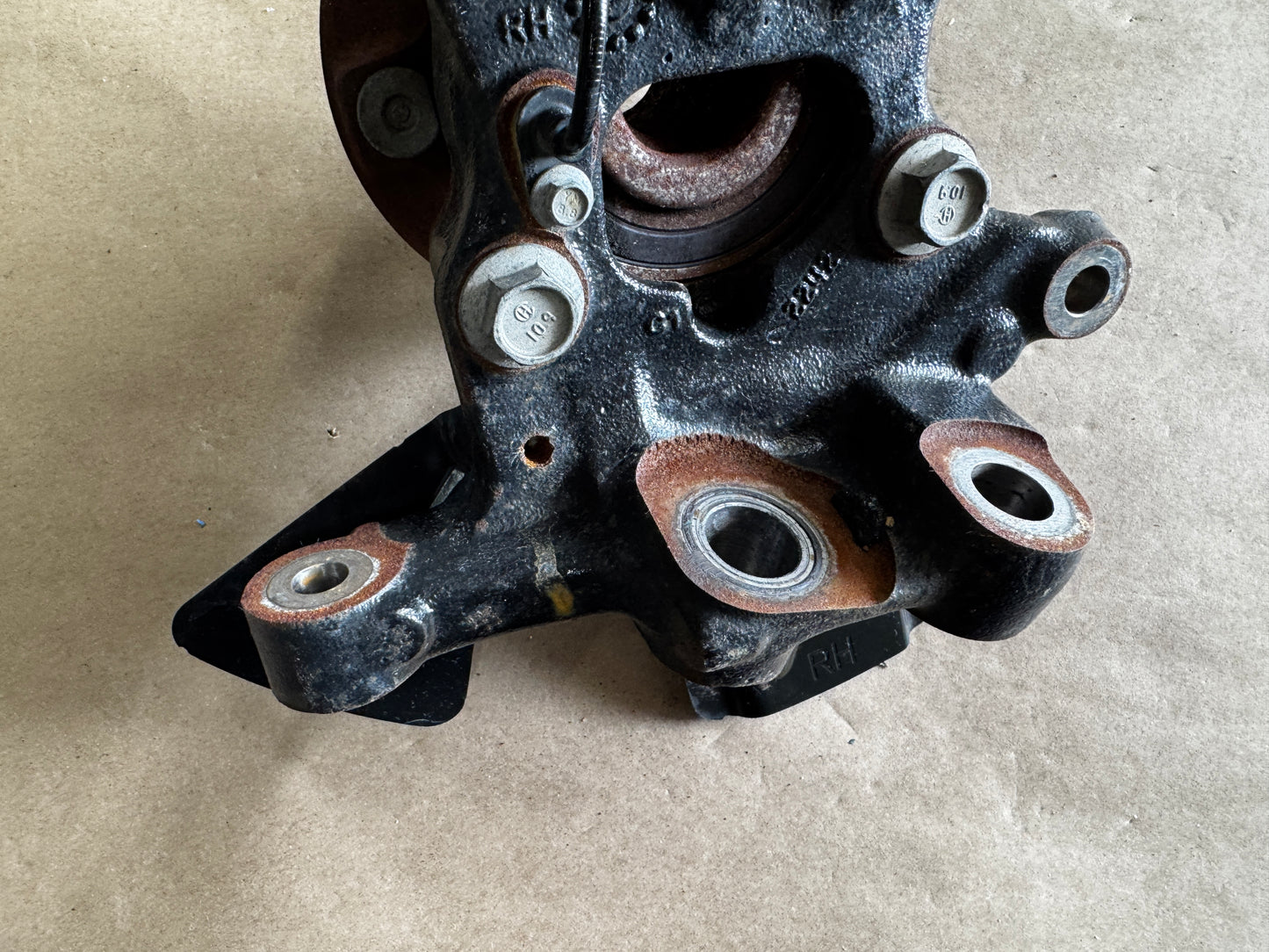 2021-2023 Ford Mustang 5.0 GT RH Passenger Side Front Spindle Knuckle Hub 4 Bolt