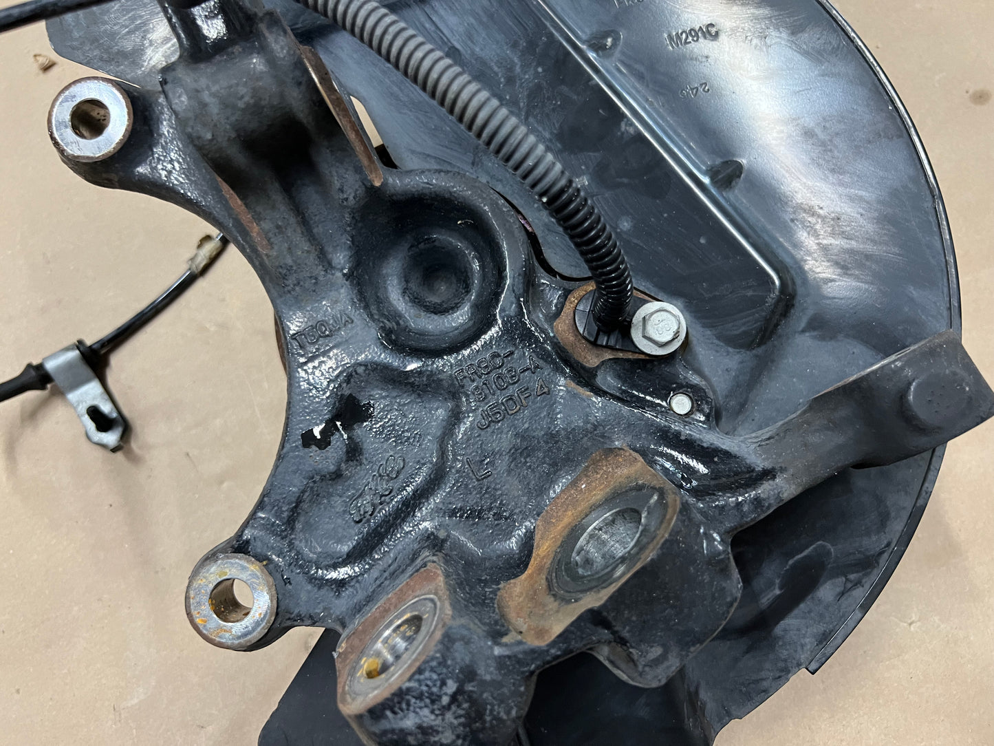 2015-2020 Ford Mustang 5.0L GT LH Driver Side Front Spindle Knuckle Hub