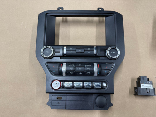 2018 Ford Mustang GT Touch Screen Face Plate Radio Module USB
