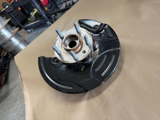 2010-2015 Chevrolet Camaro SS RH Passenger Side Front Spindle Knuckle Hub GM