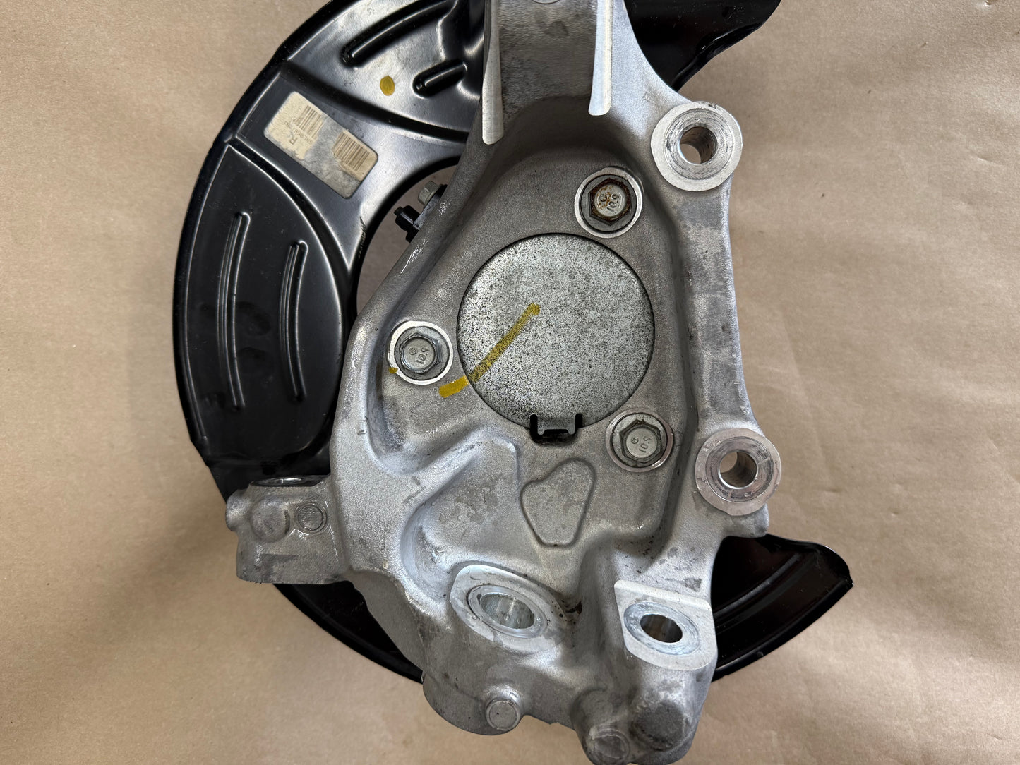2010-2015 Chevrolet Camaro SS RH Passenger Side Front Spindle Knuckle Hub GM