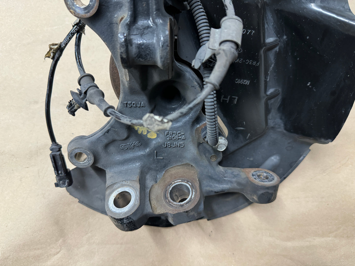 2015-2020 Ford Mustang 5.0L GT LH Driver Side Front Spindle Knuckle Hub