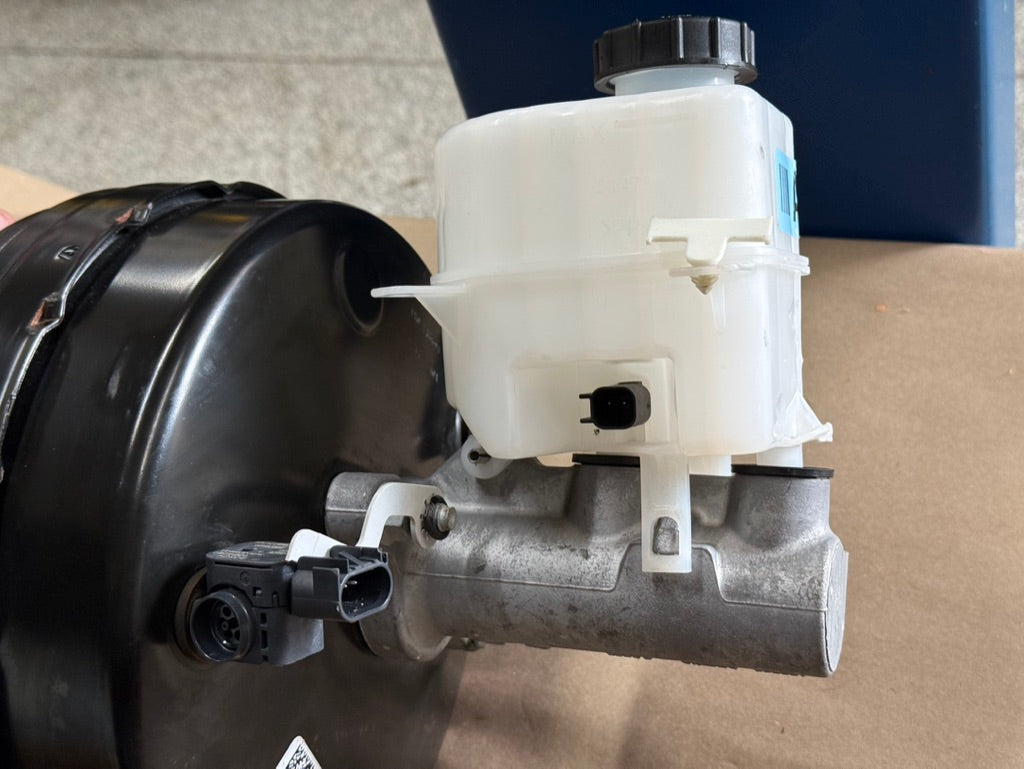 2023-2026 F-250 Super Duty 7.3L Hydraulic Master Cylinder Brake Booster Vacuum