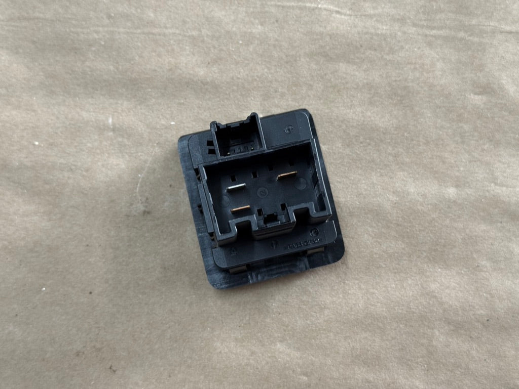 2023-2025 Ford F-250 F-350 Super Duty 120V AC 400W Outlet MU5T-19G310-AB