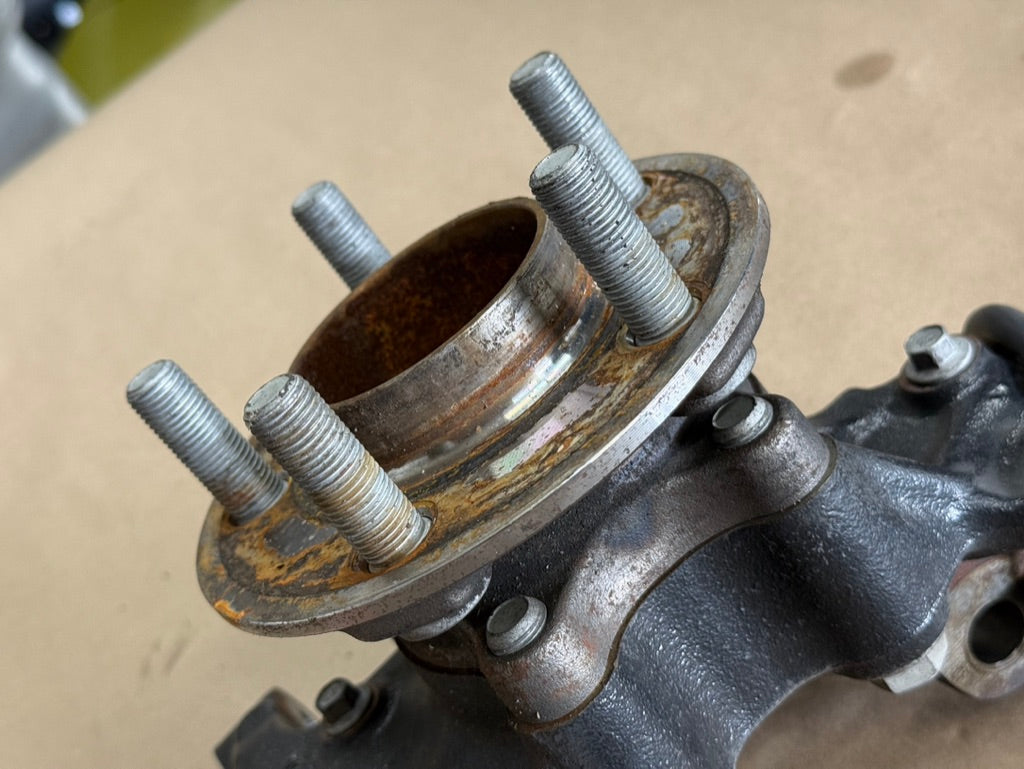 2021-2023 Ford Mustang 5.0 GT LH Driver Side Front Spindle Knuckle Hub 4 Bolt