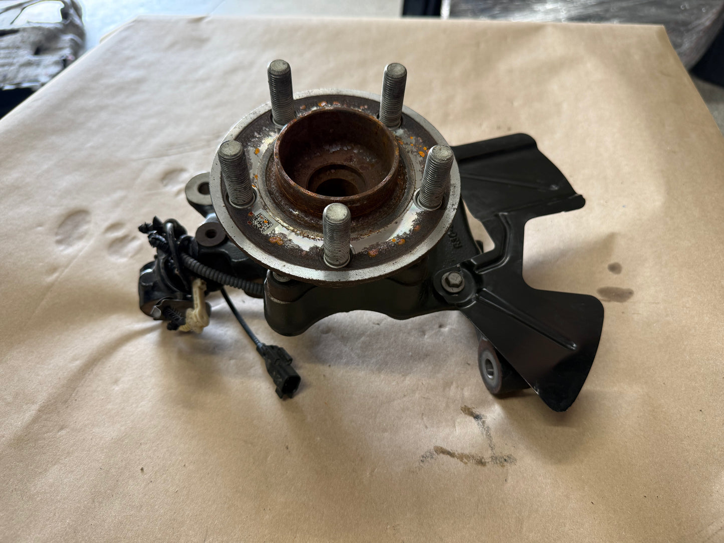 2024-2026 Mustang GT LH Driver Side Front Spindle Knuckle Hub 16k miles