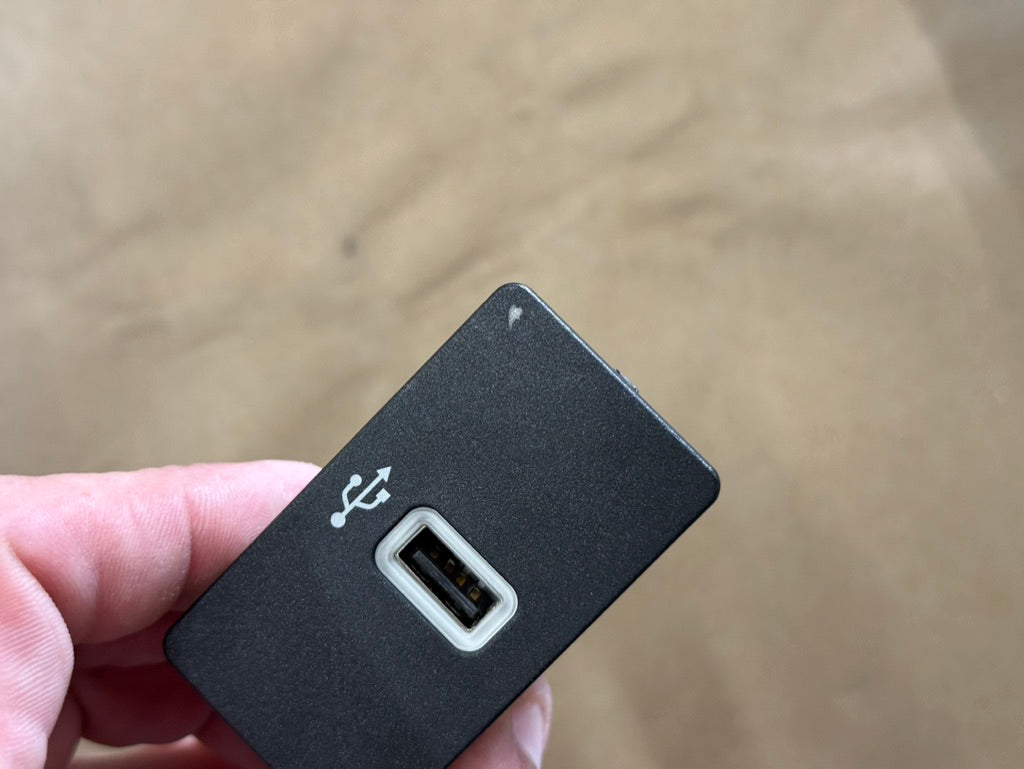 2019 Ford Mustang Touch Screen Face Plate Radio Module USB Port