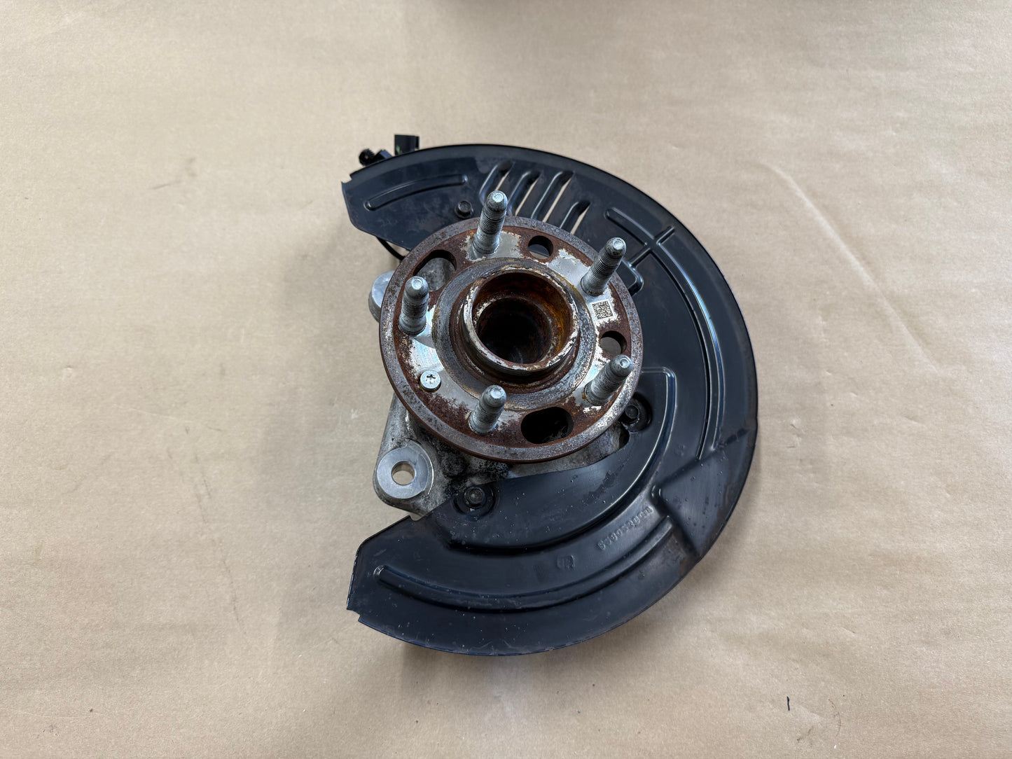 2016-2023 Chevrolet Camaro SS RH Passenger Front Spindle Knuckle Hub GM