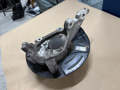 2010-2015 Chevrolet Camaro SS LH Driver Front Spindle Knuckle Hub GM