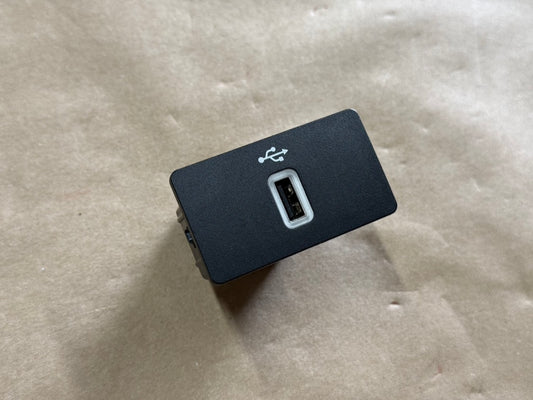 Ford Mustang USB Port OEM 16-17