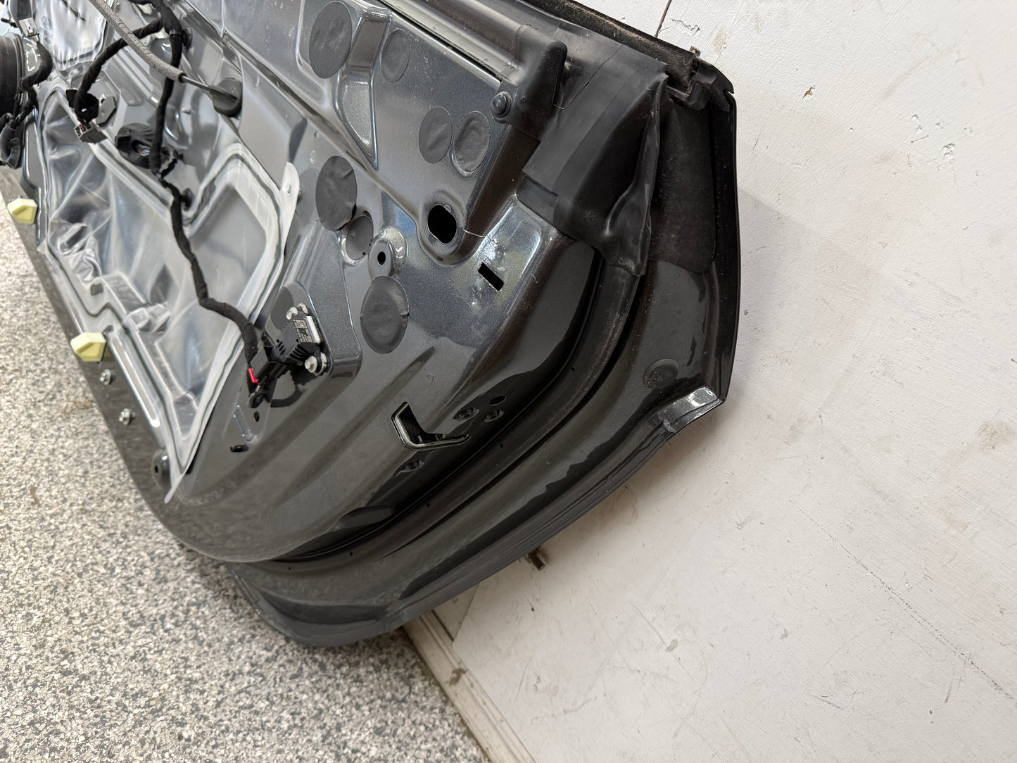 2015-2023 Ford Mustang GT EcoBoost RH Passenger Side Door Complete w/Glass "J7"