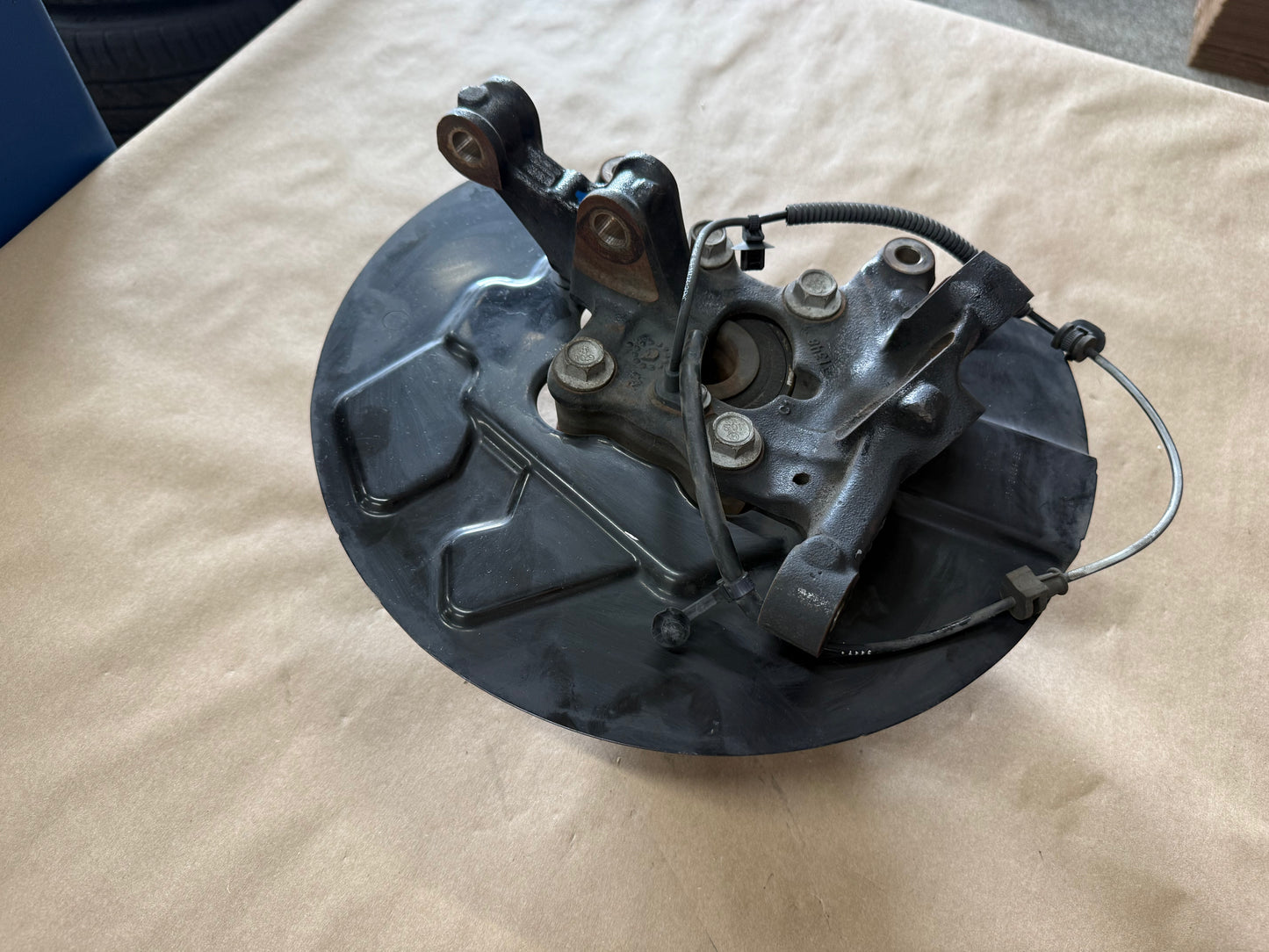 2021-2023 Ford Mustang 5.0 GT RH Passenger Side Front Spindle Knuckle Hub 4 Bolt