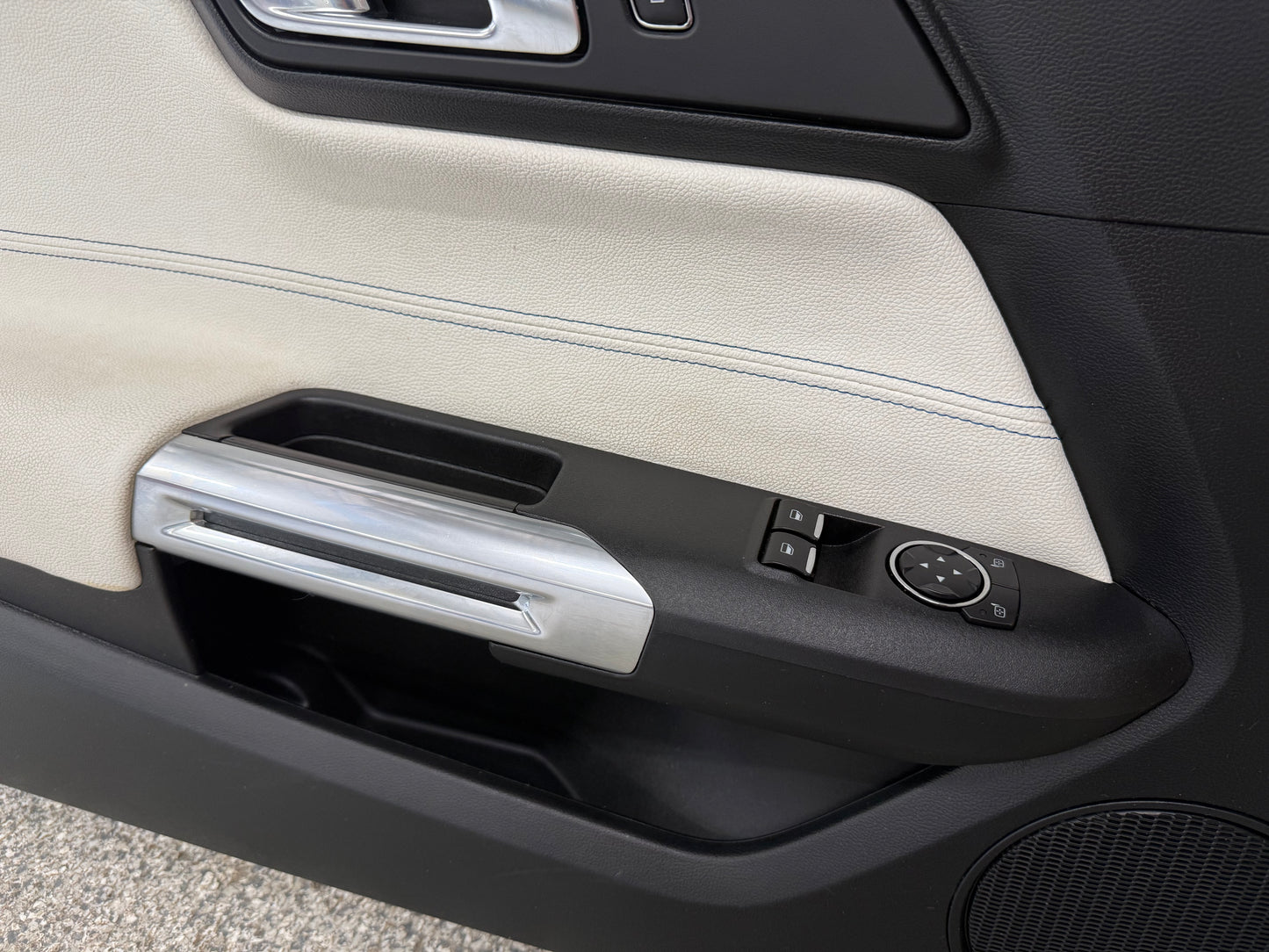 2018-2023 Mustang GT V6 EcoBoost LH RH White Leather Insert Door Panels Pair