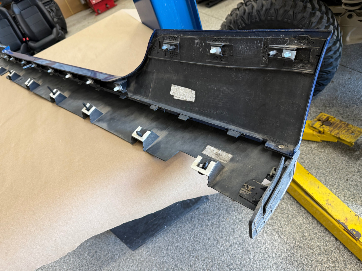 2015-2023 Ford Mustang GT V6 RH Passenger Side Skirt Molding "B3"
