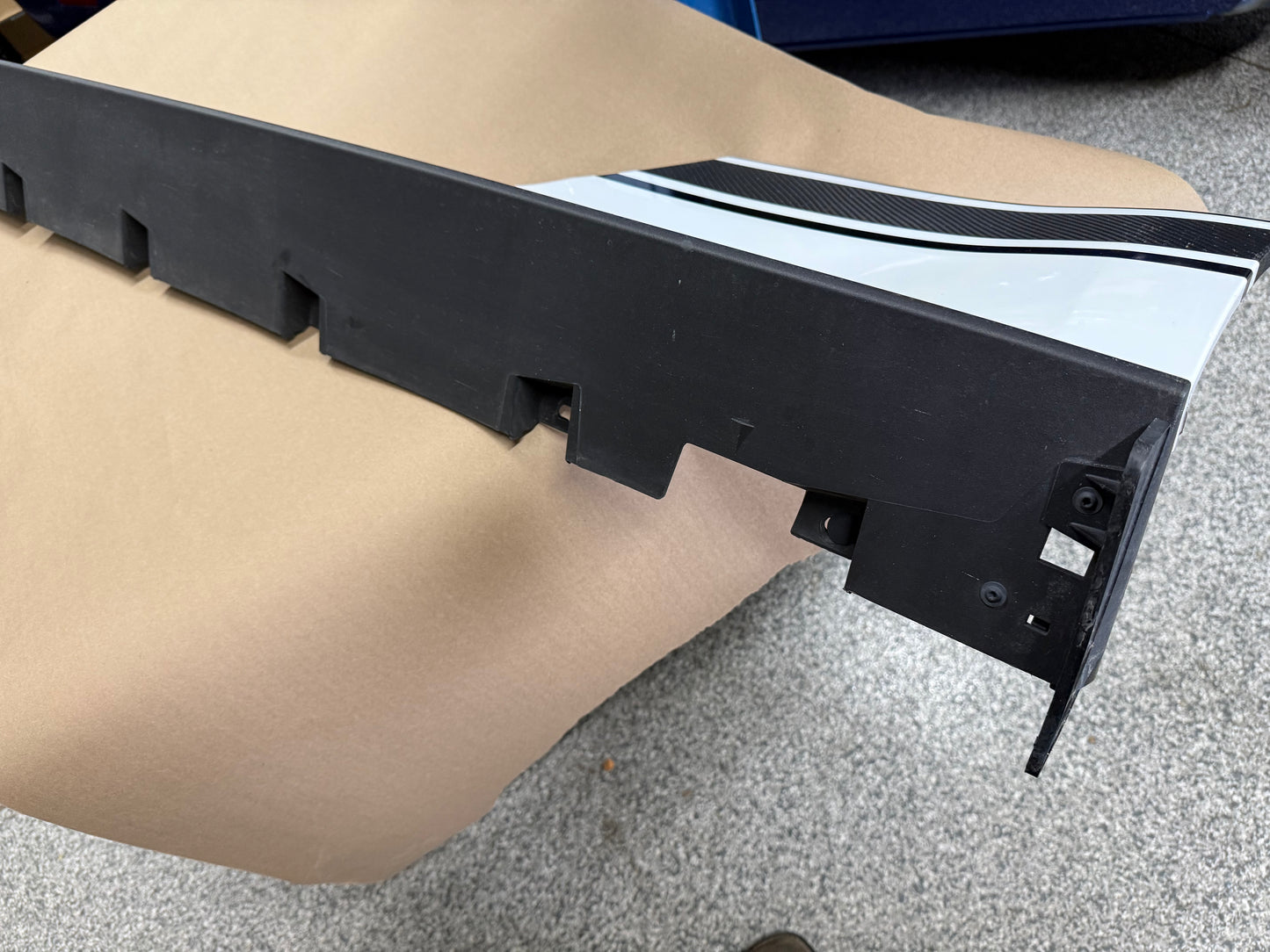 2015-2023 Mustang GT V6 LH Side Skirt Molding Driver Side "White"