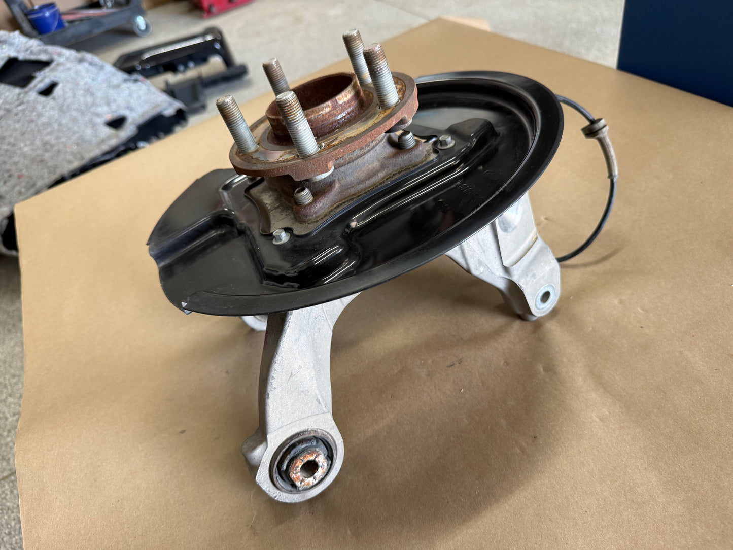 2015-2023 Ford Mustang 5.0 GT RH Passenger Side Rear Spindle Knuckle Hub
