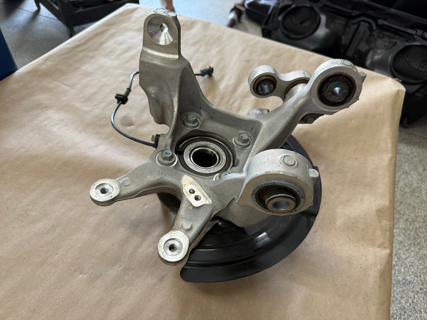 2024-2026 Ford Mustang GT LH Driver Side Rear Spindle Knuckle Hub
