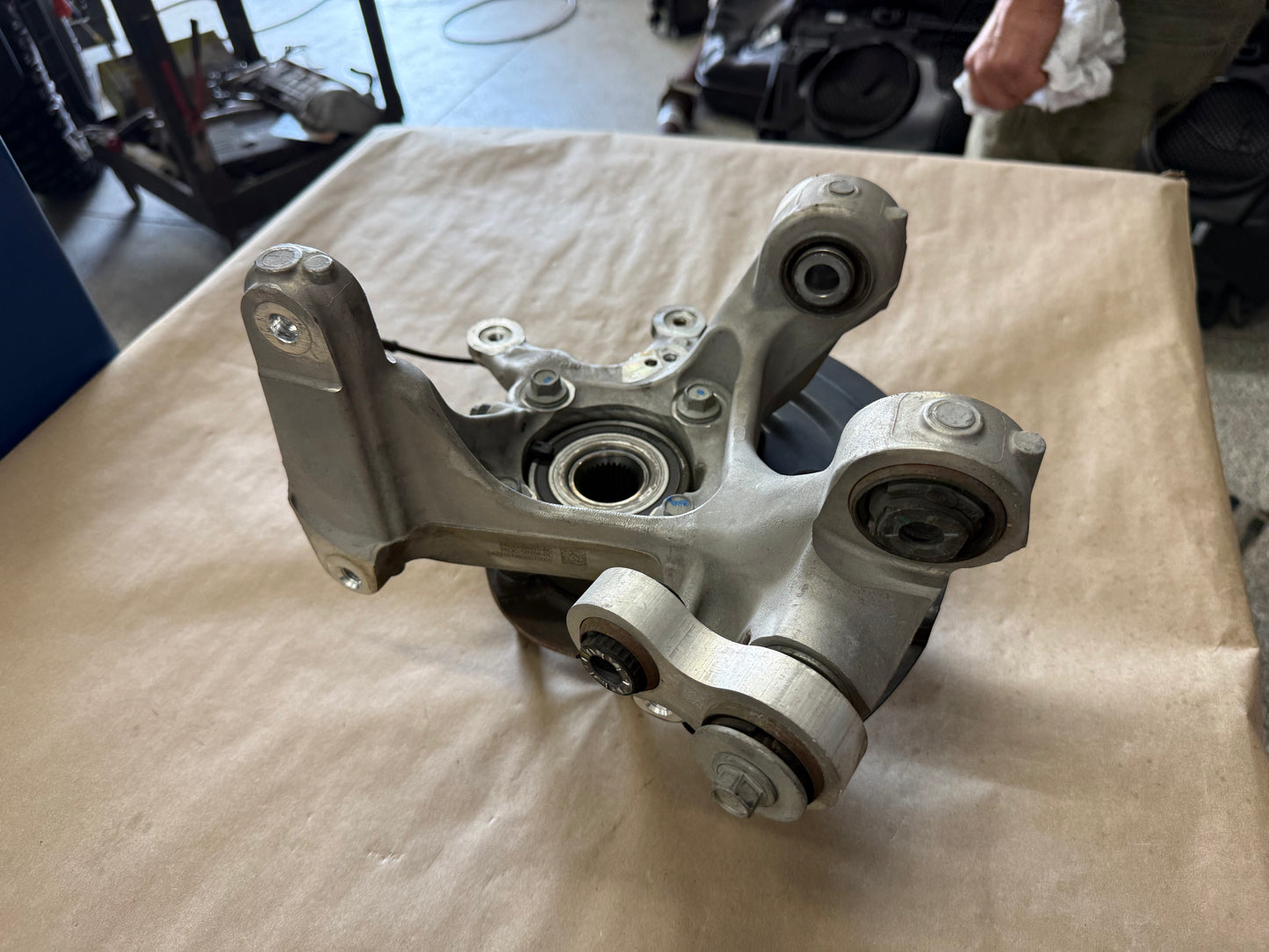 2024-2026 Ford Mustang GT RH Passenger Side Rear Spindle Knuckle Hub