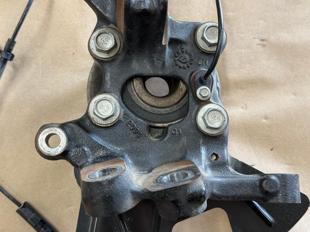 2021-2023 Ford Mustang 5.0 GT LH Driver Side Front Spindle Knuckle Hub 4 Bolt