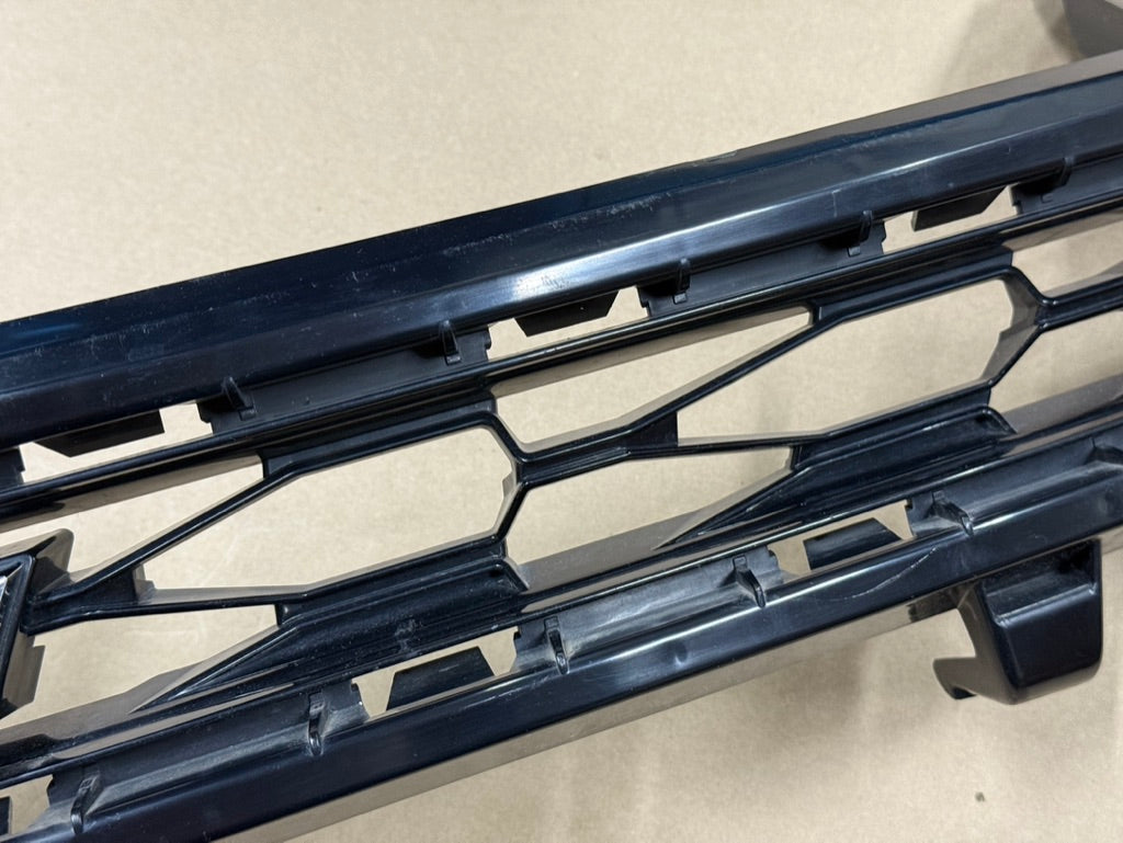 2016-2018 Chevrolet Camaro SS Front Bumper Upper Grille "GM"