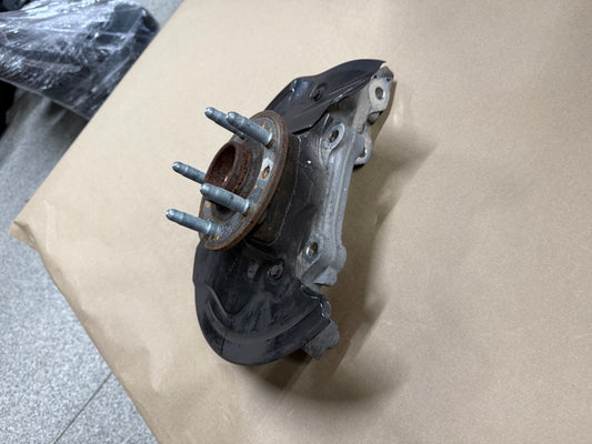 2010-2015 Chevrolet Camaro SS LH Driver Front Spindle Knuckle Hub GM