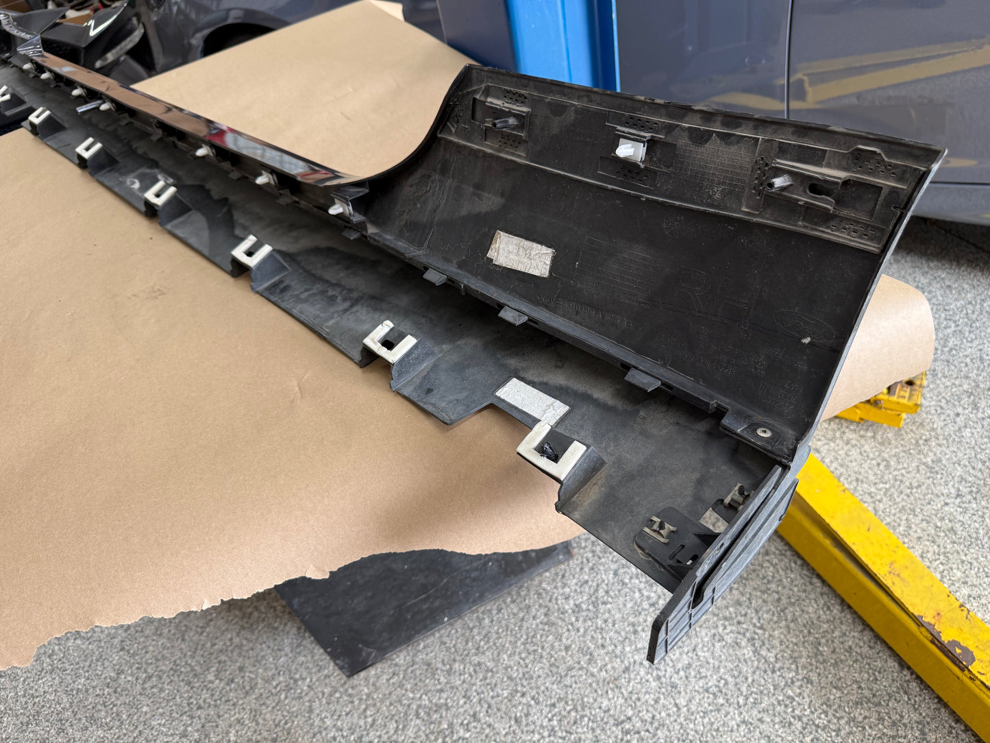 2015-2023 Ford Mustang GT V6 RH Passenger Side Skirt Molding "HY"