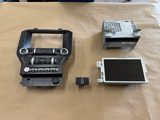 2020 Ford Mustang GT Touch Screen, Face Plate, Radio, Module USB Port