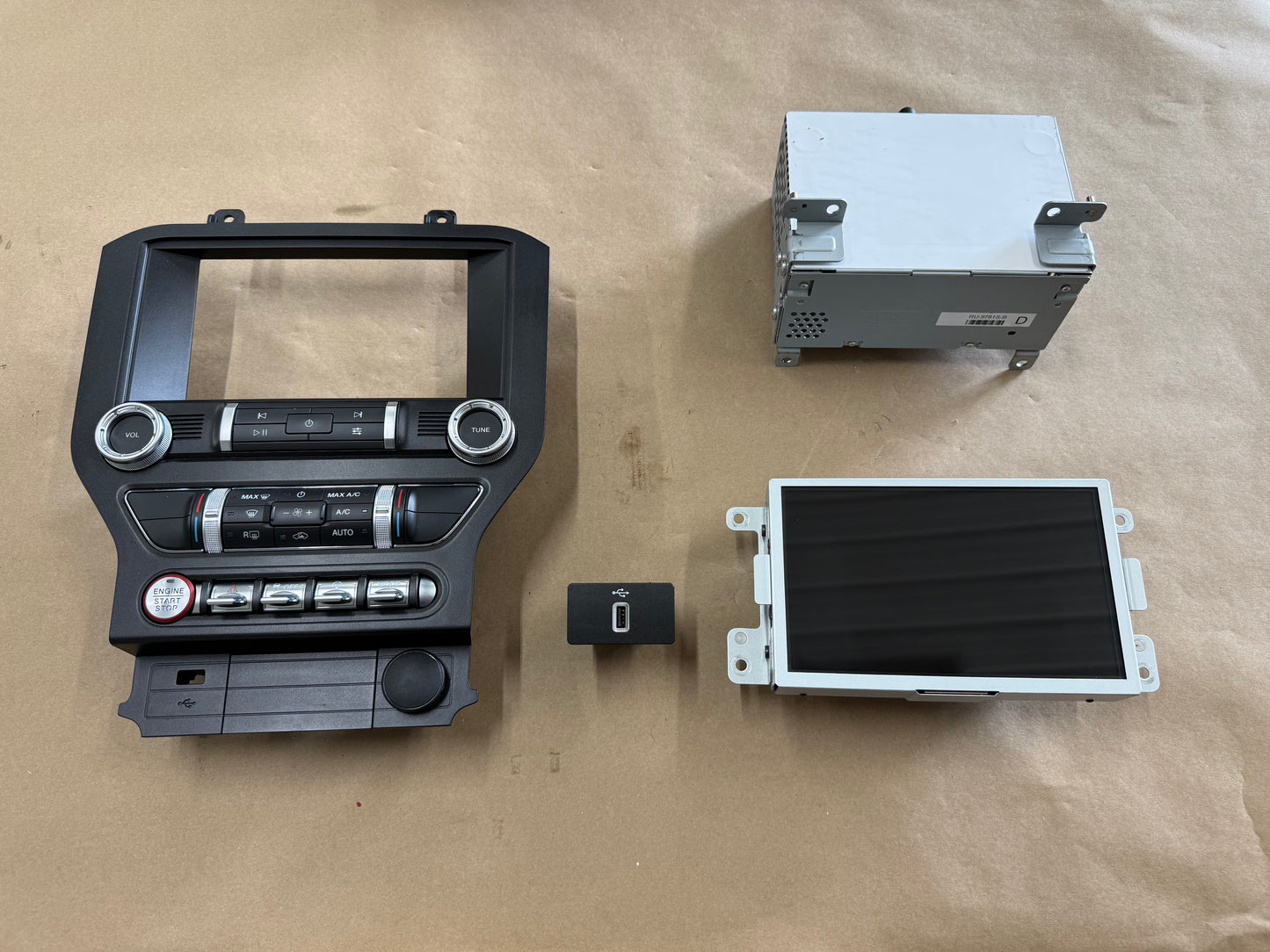 2022 Ford Mustang GT Touch Screen, Face Plate, Radio, Module USB Port