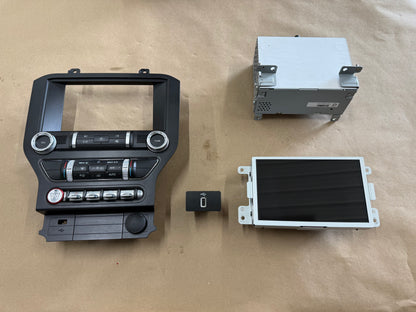 2022 Ford Mustang GT Touch Screen, Face Plate, Radio, Module USB Port
