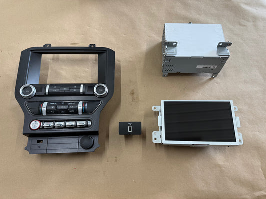 2022 Ford Mustang GT Touch Screen, Face Plate, Radio, Module USB Port