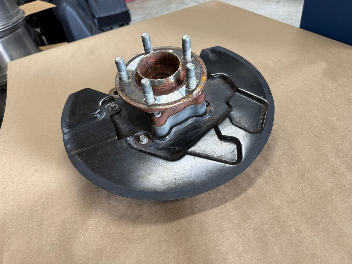 2021-2023 Ford Mustang 5.0 GT RH Passenger Side Front Spindle Knuckle Hub 4 Bolt