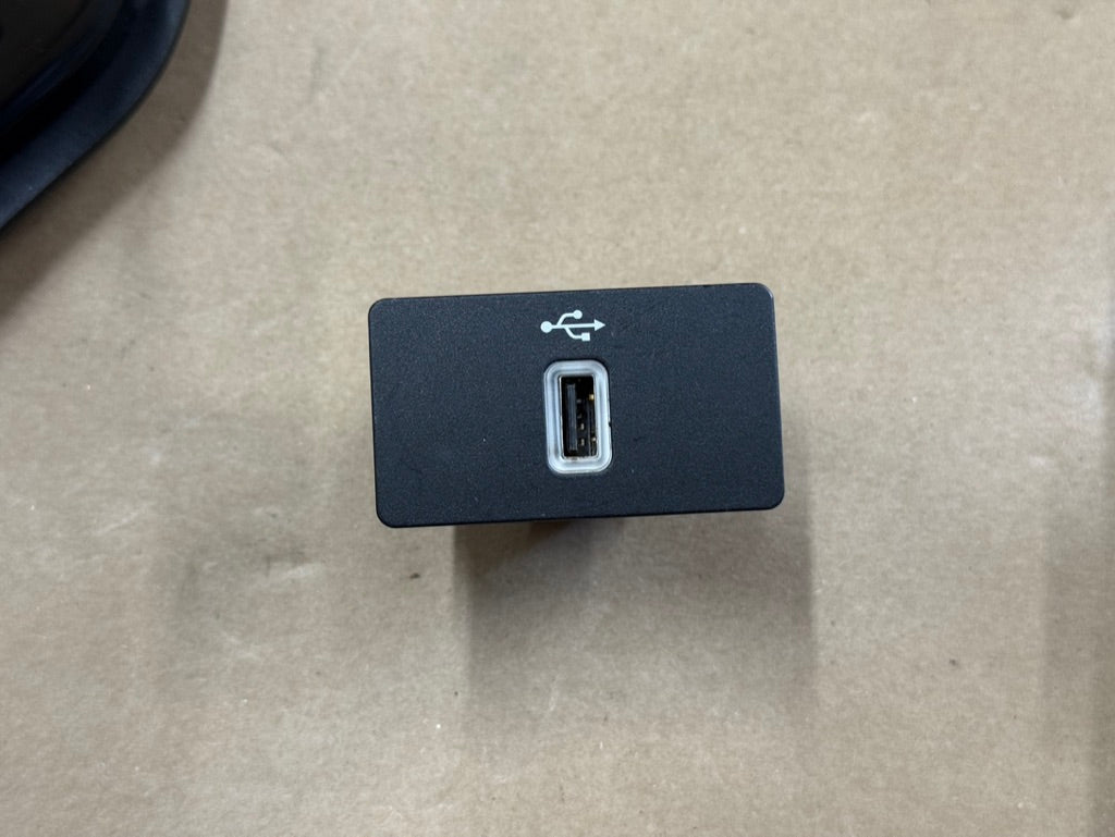 2021 Ford Mustang GT Touch Screen, Face Plate, Radio, Module USB Port