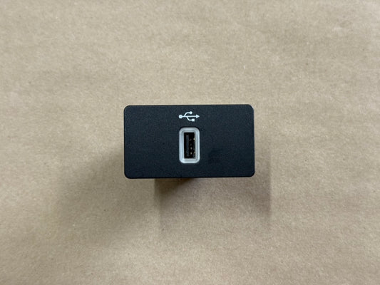 Ford Mustang USB Port OEM 16-17