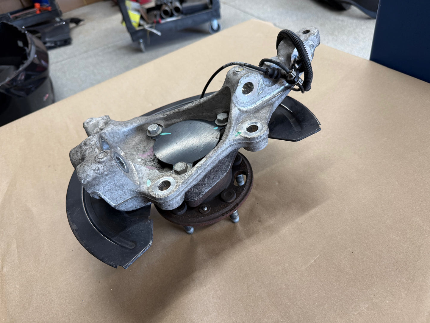 2016-2023 Chevrolet Camaro SS RH Passenger Front Spindle Knuckle Hub GM