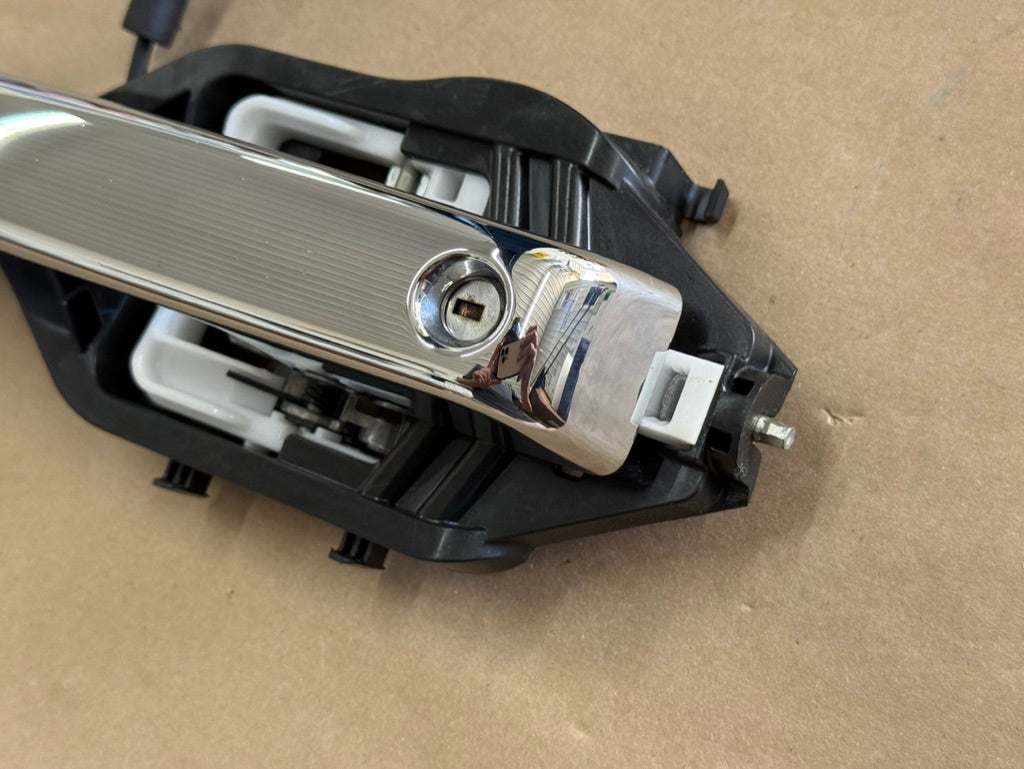 2023-2026 Ford F-250 Super Duty LH Driver Side Front Door Handle Assembly Chrome